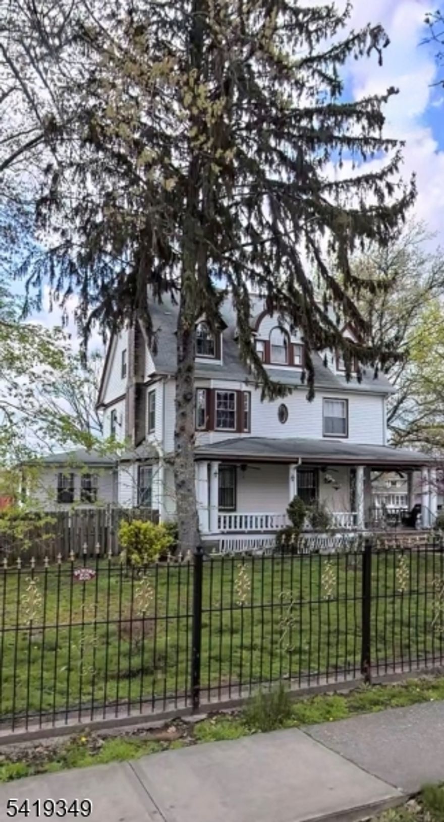 SCALE, DENSITY, & PROFIT. 129 S Munn Ave offers an incredible $100 \times 220$ lot with the potential for 151+ units in a rapidly appreciating community. Just a 3-minute walk to transportation and local amenities, this is the definition of a "Prime Location." Whether you?re looking to build luxury rentals or high-density housing, this R4-zoned site provides ample space for creative design and maximum unit count. Existing 7BR/6BA home sold AS-IS. Secure the largest development footprint on the block today!