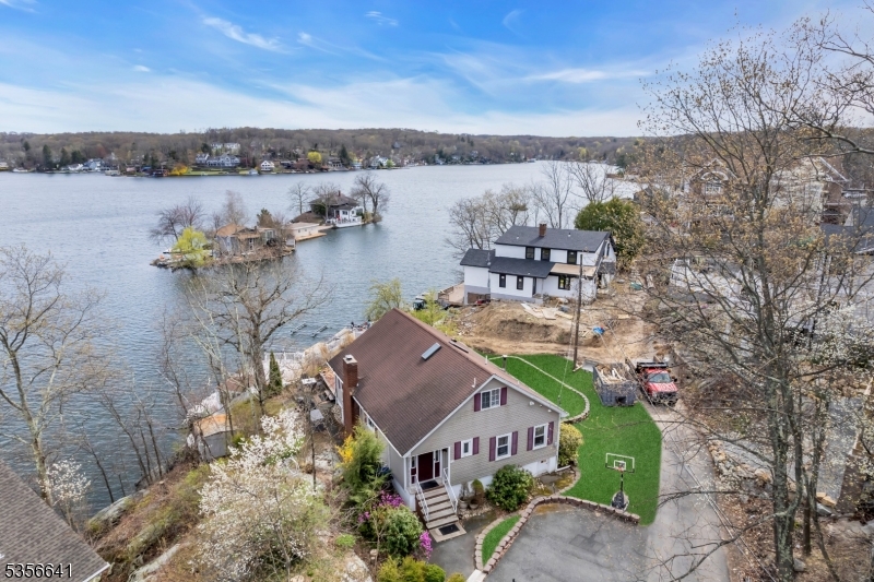 636 Lakeside Ave