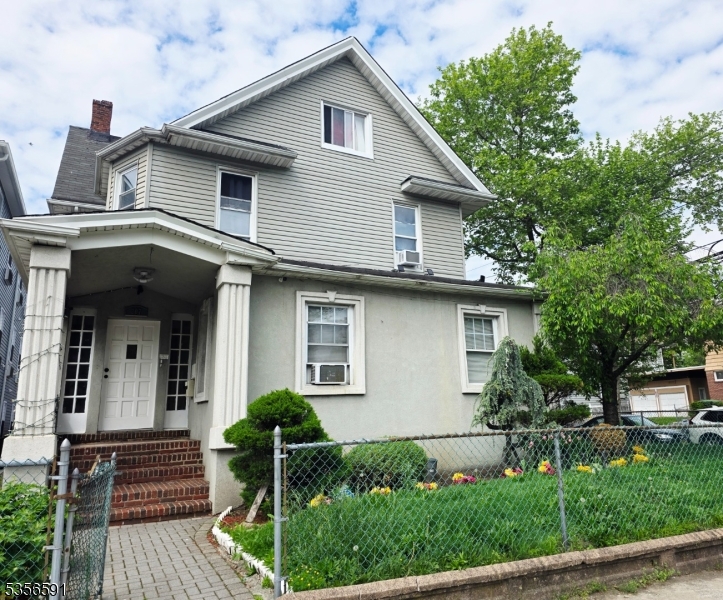 205 Lexington Ave