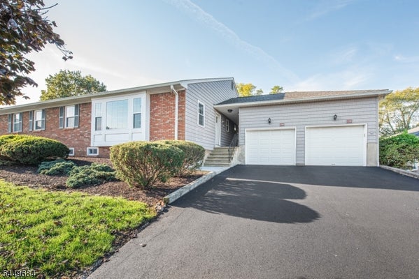 114 BRANDYWYNE DR, FLORHAM PARK, NJ 07932 - Image 70d040dda21c10e8f8a77ee60ecf0dfb/1300318448