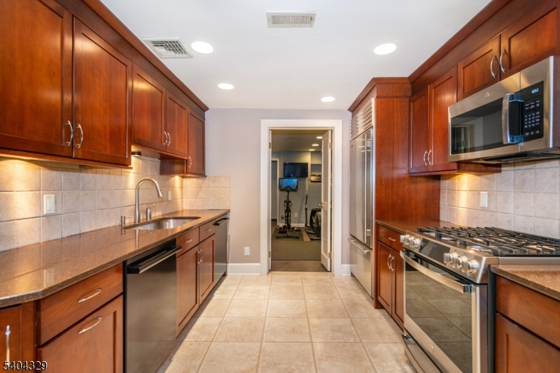 Yantacaw Brook Park - Residential