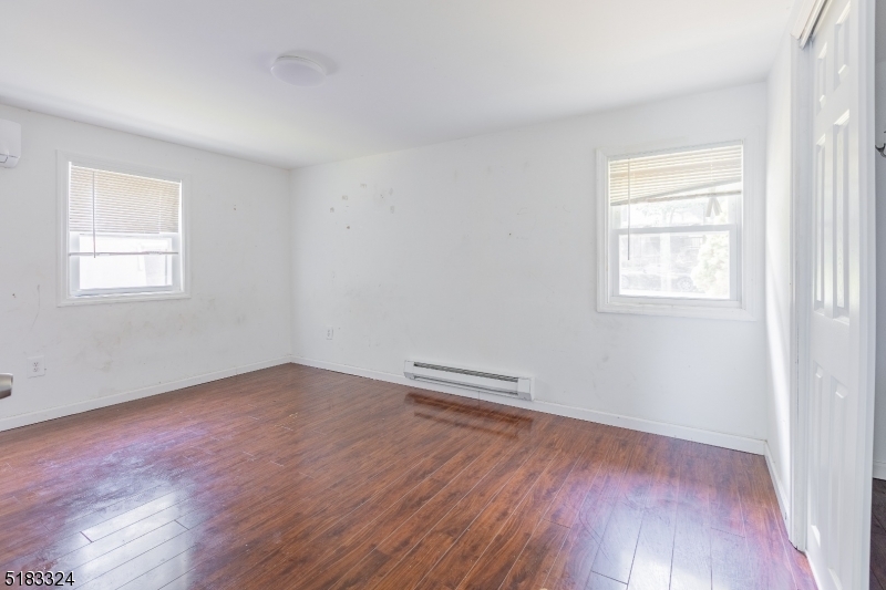 BARRY LAKES - Residential