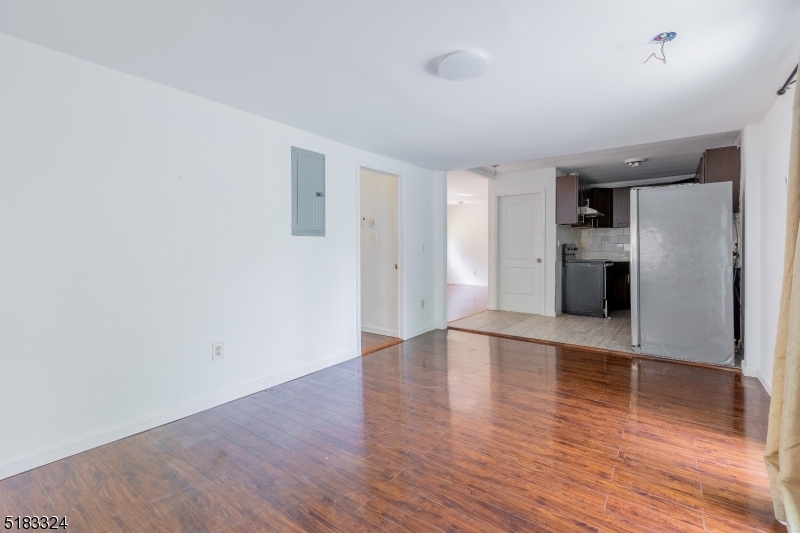 BARRY LAKES - Residential