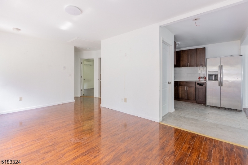 BARRY LAKES - Residential