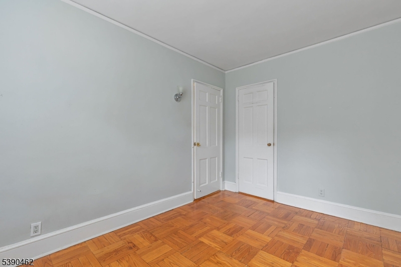 English Village - Residential Lease