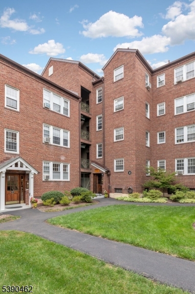 English Village - Residential Lease