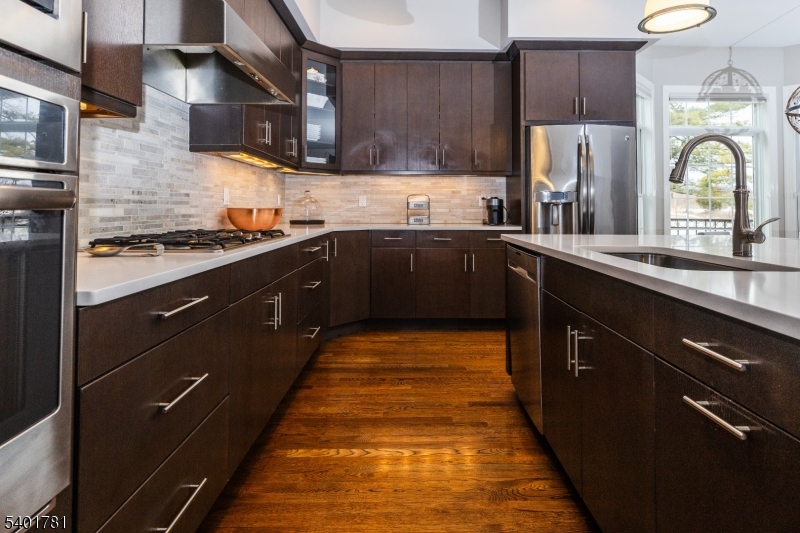 THE BROWNSTONES - Residential