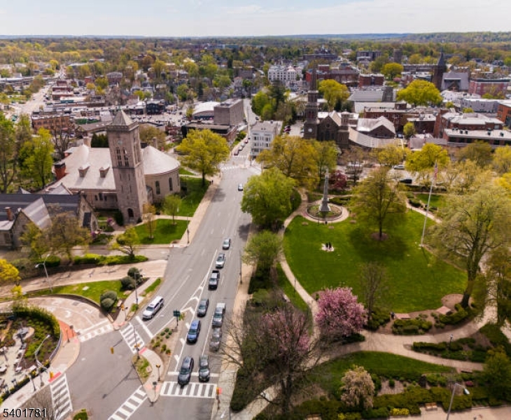 THE BROWNSTONES - Residential