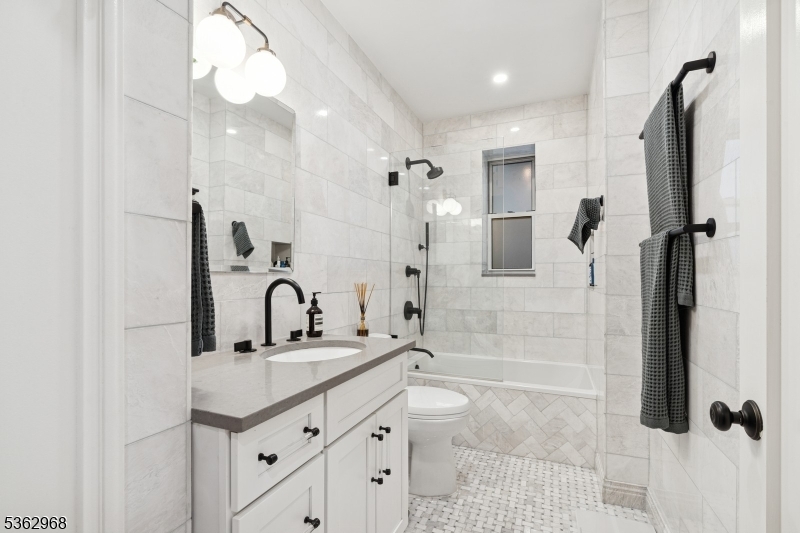 Hoboken City, New Jersey 07030, United States, 2 Bedrooms Bedrooms, ,1 BathroomBathrooms,Residential,Active,146975