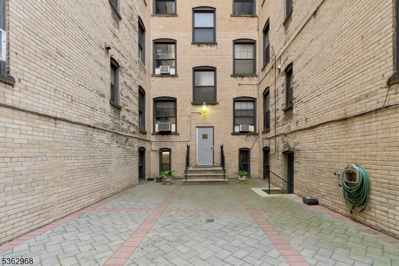Hoboken City, New Jersey 07030, United States, 2 Bedrooms Bedrooms, ,1 BathroomBathrooms,Residential,Active,146975