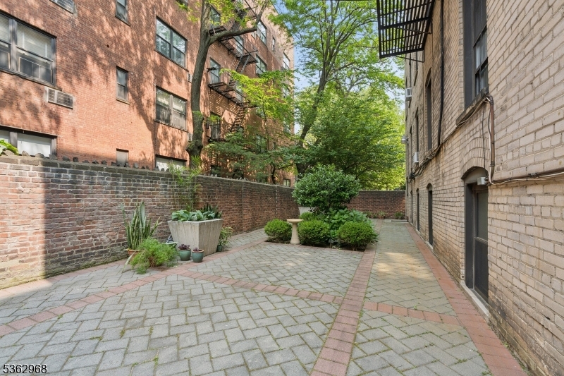 Hoboken City, New Jersey 07030, United States, 2 Bedrooms Bedrooms, ,1 BathroomBathrooms,Residential,Active,146975