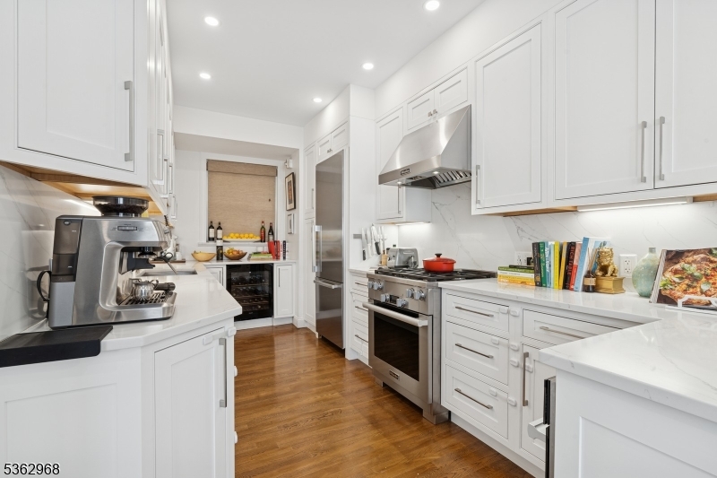 Hoboken City, New Jersey 07030, United States, 2 Bedrooms Bedrooms, ,1 BathroomBathrooms,Residential,Active,146975