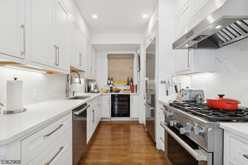 Hoboken City, New Jersey 07030, United States, 2 Bedrooms Bedrooms, ,1 BathroomBathrooms,Residential,Active,146975