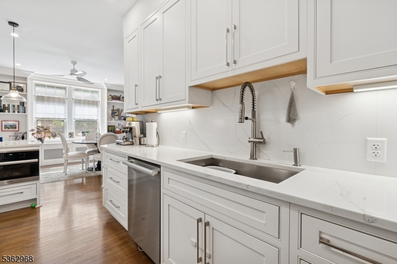 Hoboken City, New Jersey 07030, United States, 2 Bedrooms Bedrooms, ,1 BathroomBathrooms,Residential,Active,146975