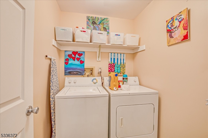 Franklin Twp., New Jersey 08823, United States, 3 Bedrooms Bedrooms, ,3 BathroomsBathrooms,Residential,Pending,9555