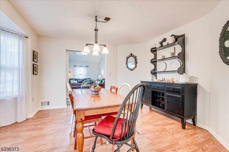 Franklin Twp., New Jersey 08823, United States, 3 Bedrooms Bedrooms, ,3 BathroomsBathrooms,Residential,Pending,9555