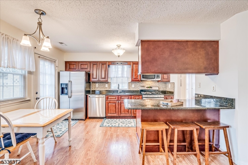 Franklin Twp., New Jersey 08823, United States, 3 Bedrooms Bedrooms, ,3 BathroomsBathrooms,Residential,Pending,9555