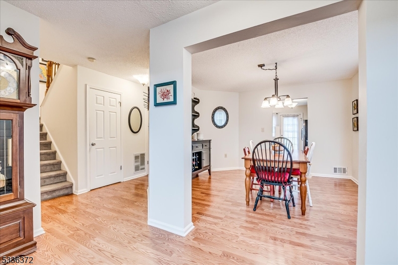 Franklin Twp., New Jersey 08823, United States, 3 Bedrooms Bedrooms, ,3 BathroomsBathrooms,Residential,Pending,9555