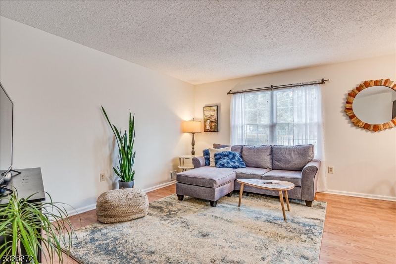 Franklin Twp., New Jersey 08823, United States, 3 Bedrooms Bedrooms, ,3 BathroomsBathrooms,Residential,Pending,9555