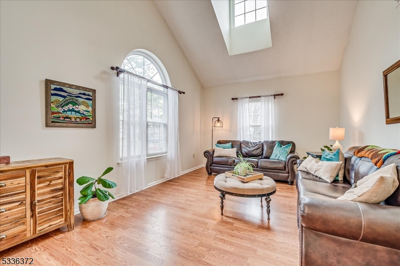 Franklin Twp., New Jersey 08823, United States, 3 Bedrooms Bedrooms, ,3 BathroomsBathrooms,Residential,Pending,9555