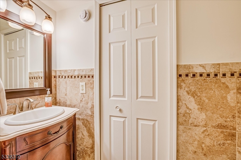 Franklin Twp., New Jersey 08823, United States, 3 Bedrooms Bedrooms, ,3 BathroomsBathrooms,Residential,Pending,9555