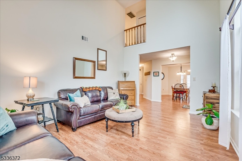 Franklin Twp., New Jersey 08823, United States, 3 Bedrooms Bedrooms, ,3 BathroomsBathrooms,Residential,Pending,9555