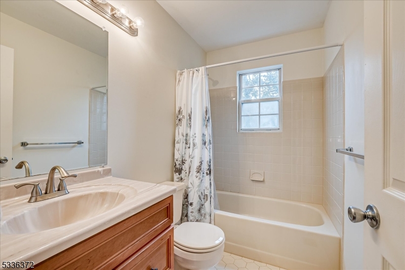 Franklin Twp., New Jersey 08823, United States, 3 Bedrooms Bedrooms, ,3 BathroomsBathrooms,Residential,Pending,9555