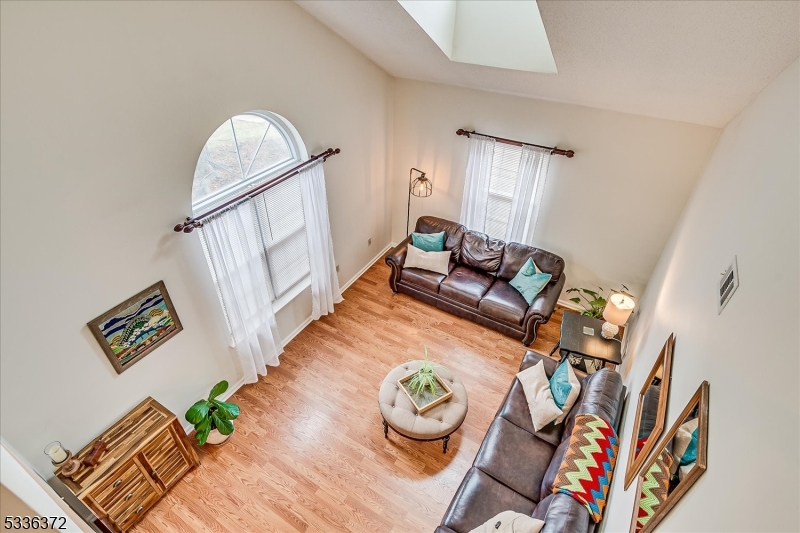 Franklin Twp., New Jersey 08823, United States, 3 Bedrooms Bedrooms, ,3 BathroomsBathrooms,Residential,Pending,9555