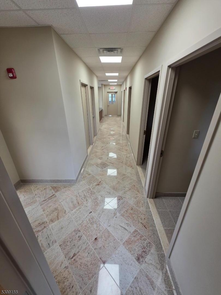 BUSINESS DISTRICT - Commercial Lease