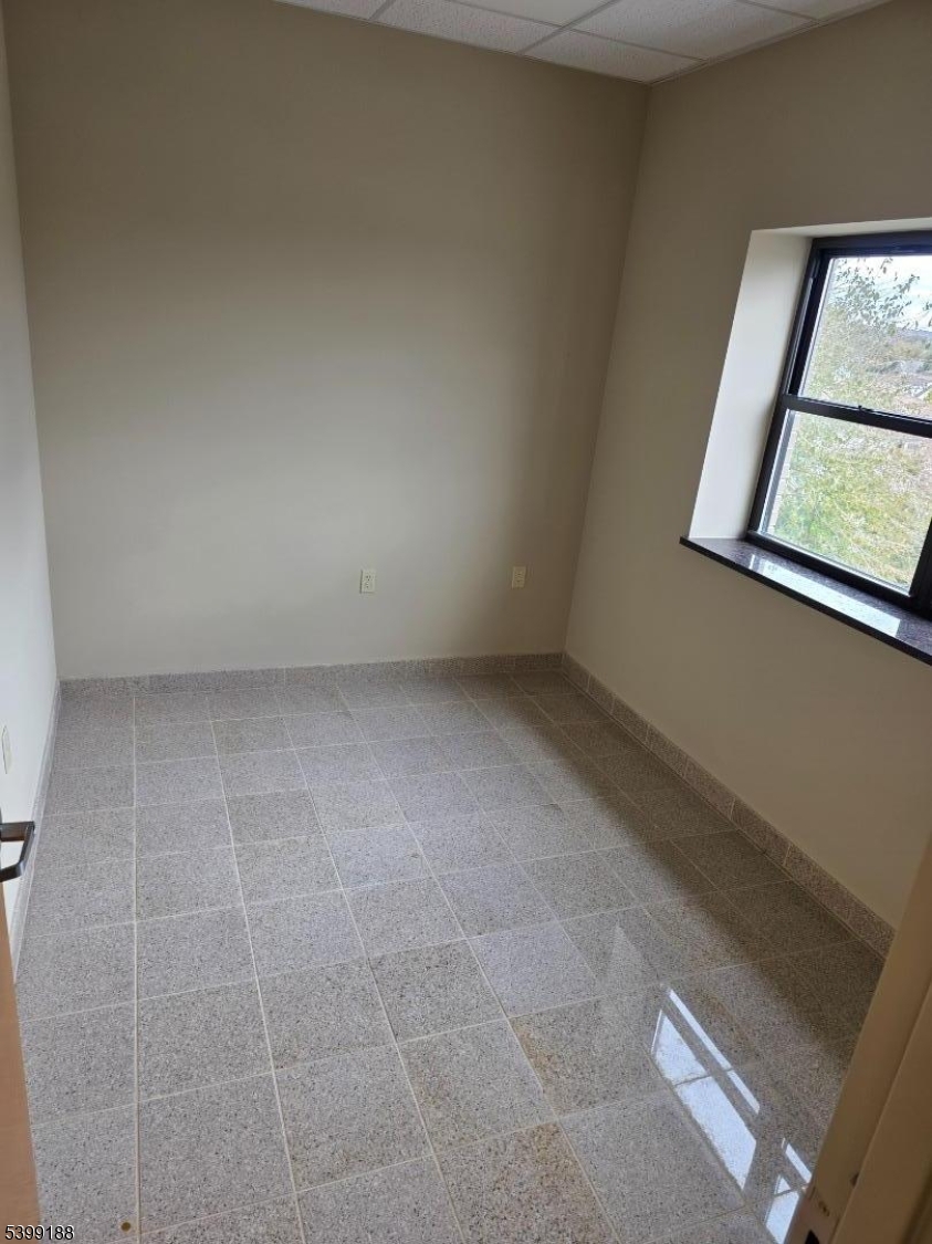 BUSINESS DISTRICT - Commercial Lease