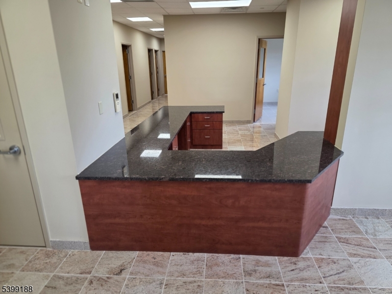 BUSINESS DISTRICT - Commercial Lease