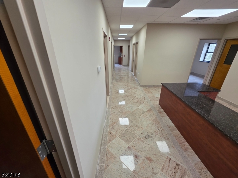 BUSINESS DISTRICT - Commercial Lease