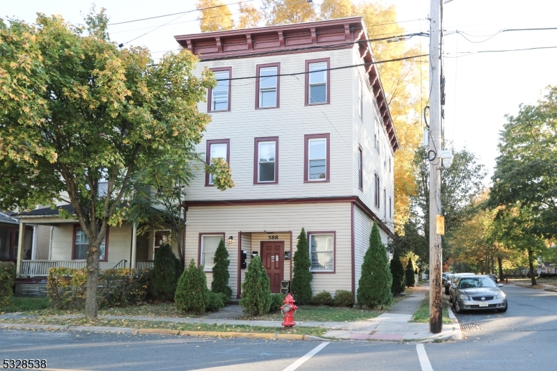 Photo 1 of 5 — 588 Argyle Ave 2, City Of Orange Twp., NJ 07050