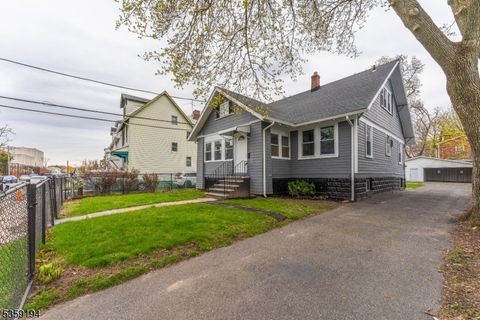 136 Brookwood St, East Orange City, NJ 07018 - #: 3964154