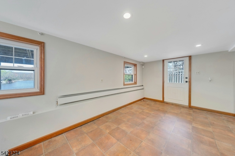 Cozy Lake - Residential