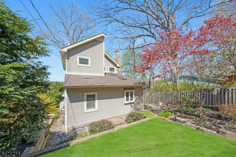Cozy Lake - Residential