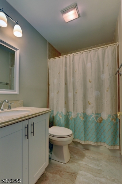 SKYLINE VILLAGE - Residential