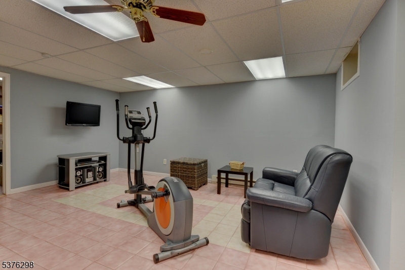 SKYLINE VILLAGE - Residential