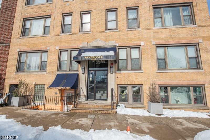 Rivergate - Residential Lease