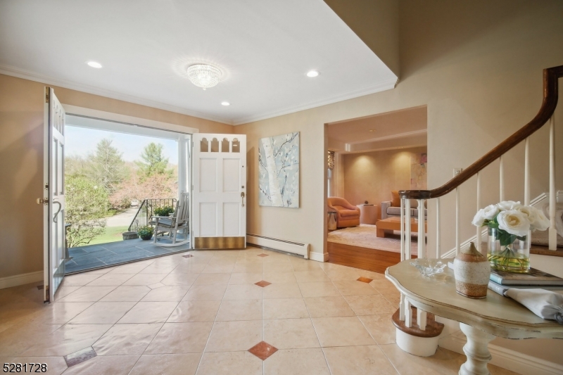 CHESTNUT HILL - Residential