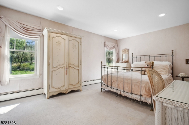 CHESTNUT HILL - Residential