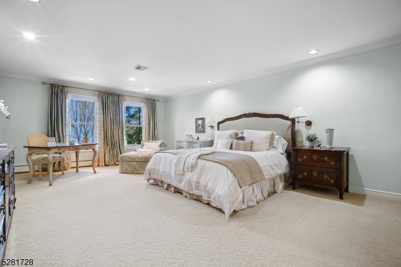 CHESTNUT HILL - Residential