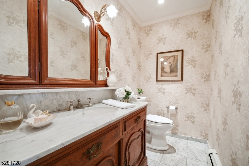 CHESTNUT HILL - Residential