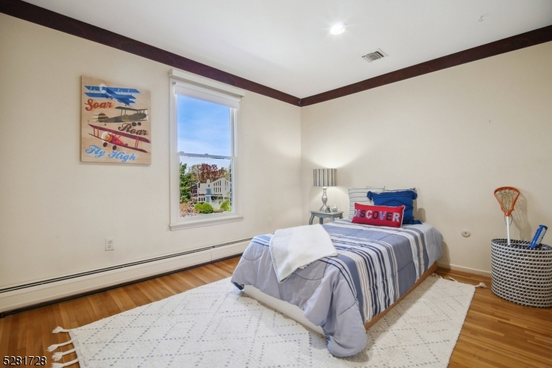 CHESTNUT HILL - Residential