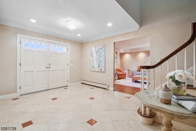 CHESTNUT HILL - Residential