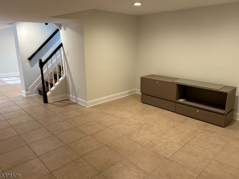 Cul-de-sac - Residential Lease