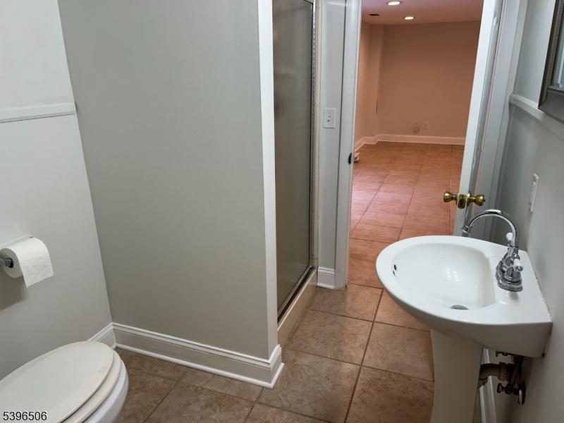 Cul-de-sac - Residential Lease