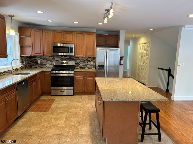 Cul-de-sac - Residential Lease