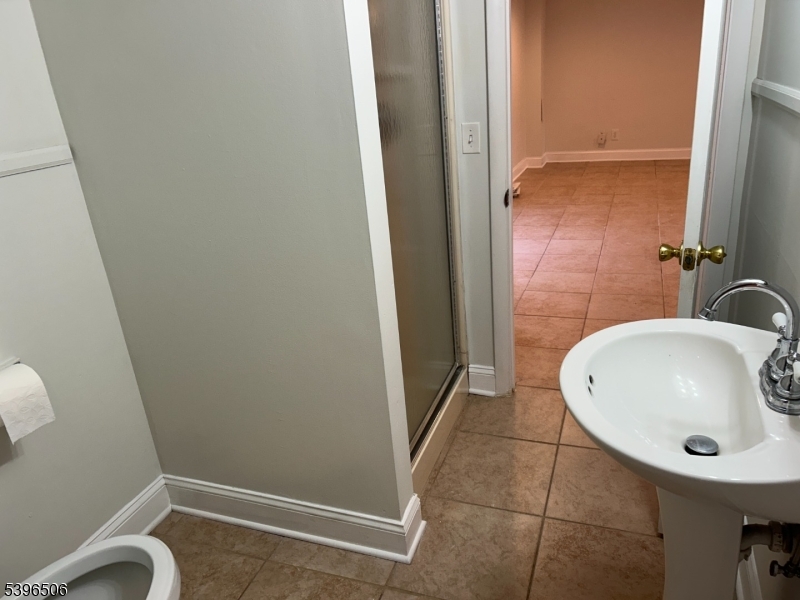 Cul-de-sac - Residential Lease