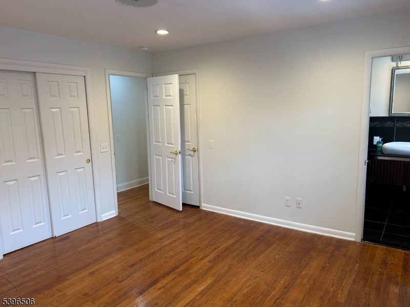 Cul-de-sac - Residential Lease